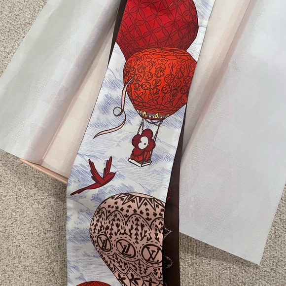 Louis Vuitton bandeau scarf - new in box! - Picture 8 of 9